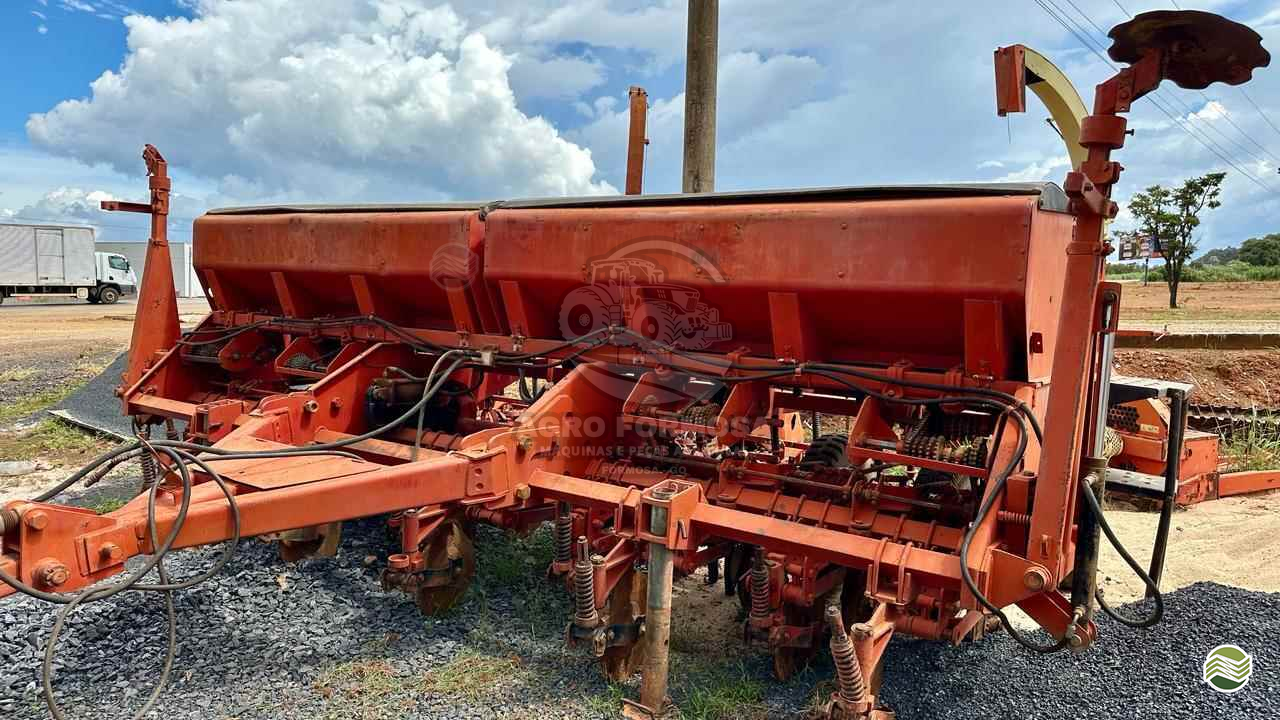PLANTADEIRA SEMEATO SEMEATO PSM 112 Agro Formosa Máquinas e Peças Agrícolas FORMOSA GOIAS GO